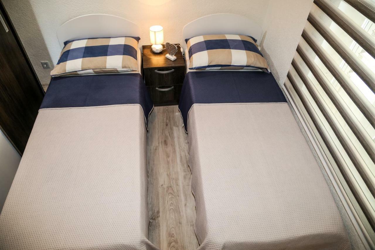 Apartment Marina Pavic Хвар Экстерьер фото